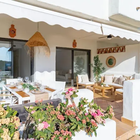 Apt. With Terrace And Sea Views Apartment *
